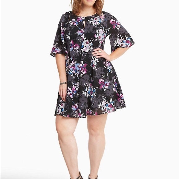 torrid Dresses & Skirts - Torrid floral georgette flutter sleeve dress 22